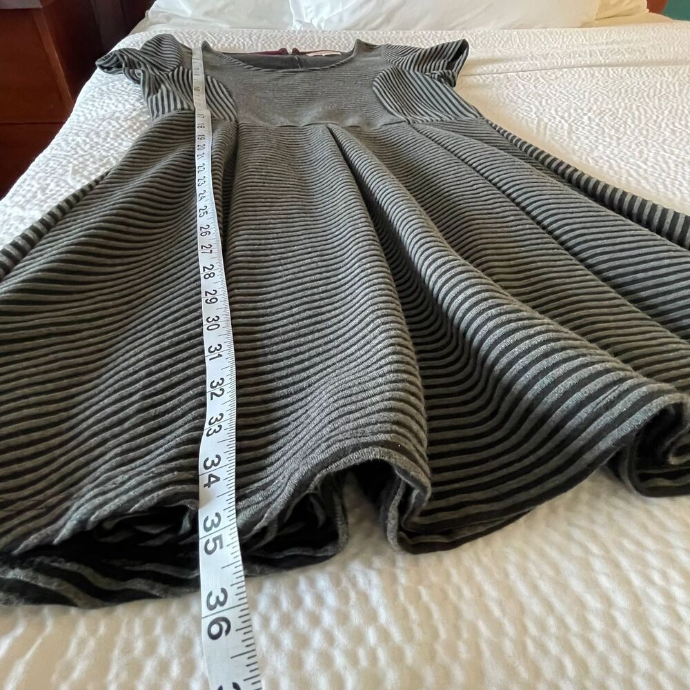 Rewind Gray Black Striped Fit Flare Dress Size XL Cap Sleeve Pleated Casual Knee - Picture 8 of 10